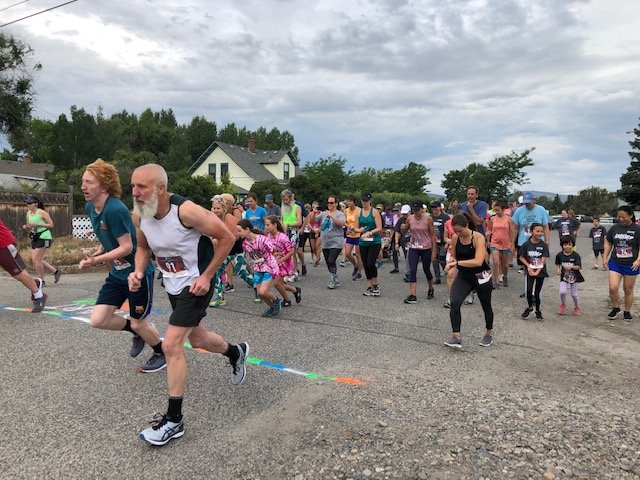 People running together